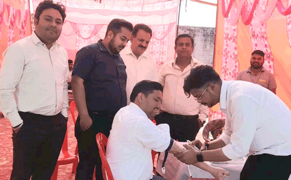 पिलखनी औद्योगिक क्षेत्र में डॉ. लाल पाथलैब्स का स्वास्थ्य जांच शिविर, करीब 300 लोगों ने कराई जांच