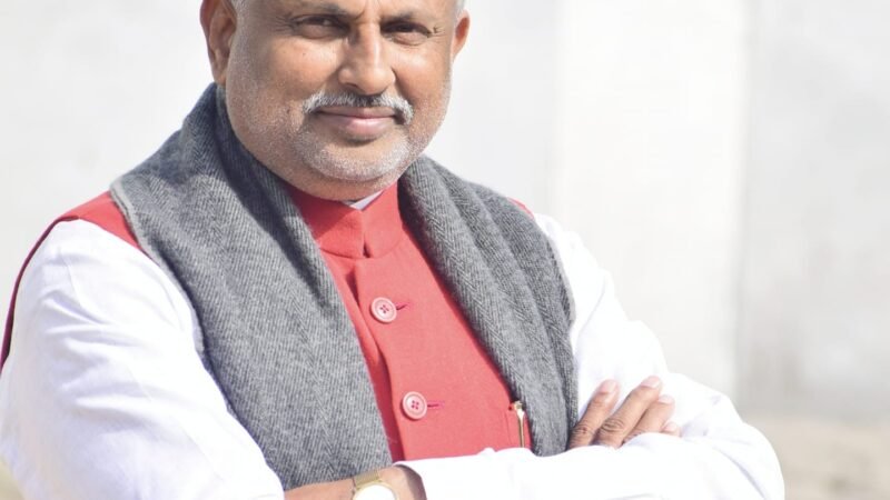 ‘सड़क पर नमाज पढ़ने वाले पाकिस्तान जाएं या फिर…’, यूपी के मंत्री ठाकुर रघुराज सिंह का विवादित बयान