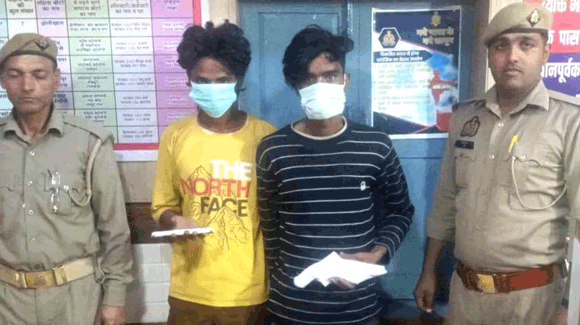 पुलिस ने दबोचे दो आरोपी, एक अवैध तमंचा व चाकू बरामद