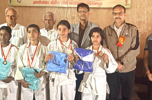 जिला जूडो प्रतियोगिता में बालिका खिलाड़ियों ने दिखाया दमखम, विजेताओं को किया गया सम्मानित