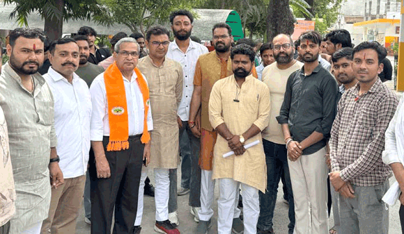 नवरात्रि में मांस की दुकानें बंद कराने की मांग, विहिप ने डीएम को सौंपा ज्ञापन