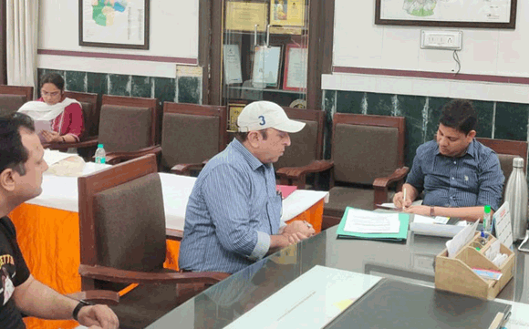 जनसुनवाई में आया अवैध कब्जा कर पैलेस निर्माण का मामला