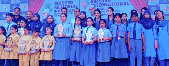 शत-प्रतिशत रहा सर सैयद मैमोरियल स्कूल का वार्षिक परीक्षाफल, सर्वोच्च अंक पाने वाले विद्यार्थी किए पुरस्कृत