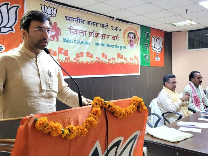 ‘अखिलेश यादव हर मुद्दे को धर्म…’, इफ्तार पार्टी विवाद को लेकर BJP MLC मोहित बेनीवाल ने साधा निशाना
