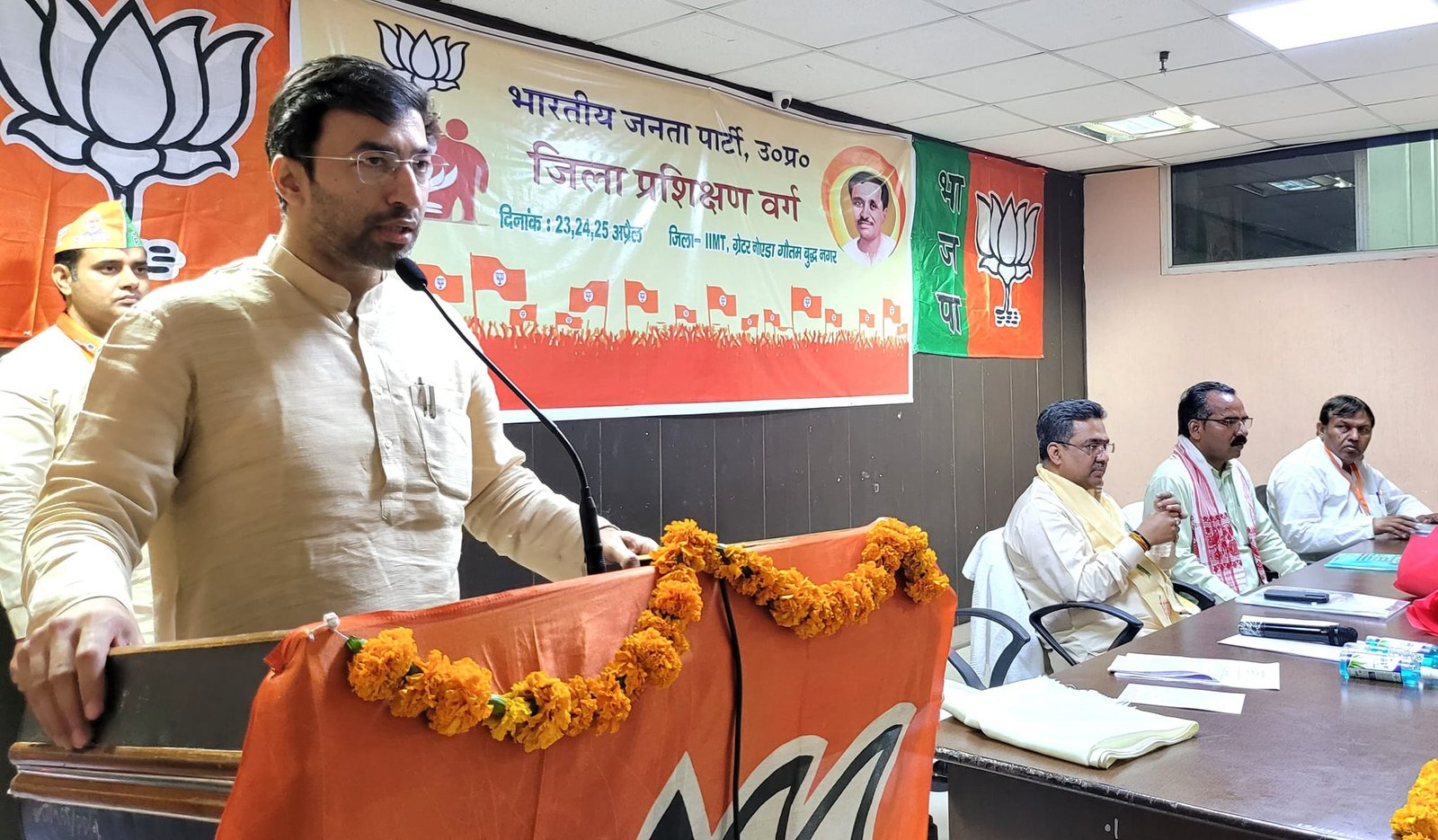 ‘अखिलेश यादव हर मुद्दे को धर्म…’, इफ्तार पार्टी विवाद को लेकर BJP MLC मोहित बेनीवाल ने साधा निशाना