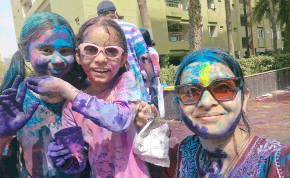 हर्षोल्लास के साथ मनाया गया होली पर्व, जनपद में छाई रंगों की खुमारी