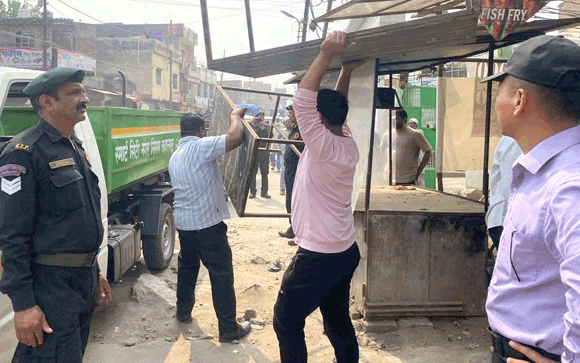 ‘सौ दुकानों से हटाया अतिक्रमण, सामान भी किया जब्त