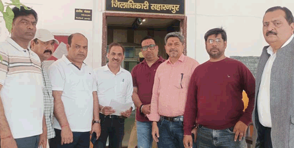 समस्याओं के समाधान को लेकर डीएम व एसपी सिटी से मिले व्यापारी