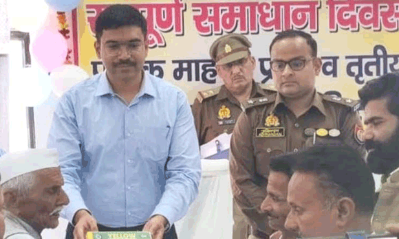 जिलाधिकारी ने किसानों को प्रदान किए मूंग-उड़द के बीज और कृषि उपकरण