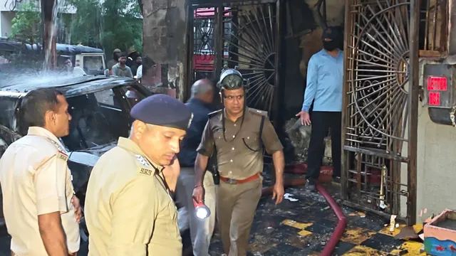 इंदौर में 7 लोगों की जिंदा जलकर मौत, EV चार्जिंग के दौरान घर में लगी आग; कई सिलिंडर फटे