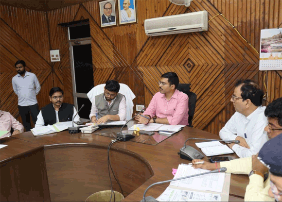 जिलाधिकारी मनीष बंसल ने की सड़क सुरक्षा समिति की गहन समीक्षा