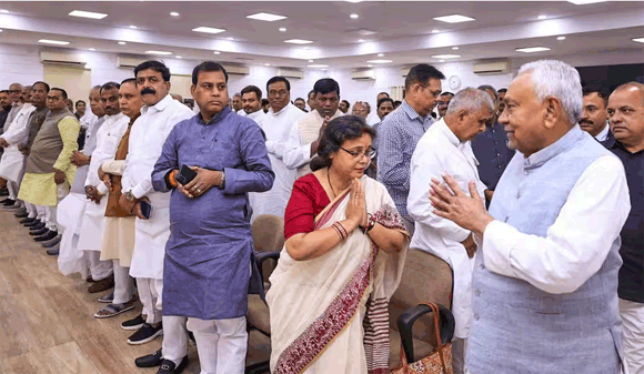 कार्यकताओं-नेताओं की पीड़ा सुन जब नीतीश कुमार बोले- ‘मै हूं न…’, क्या दबाव में लिया फैसला?