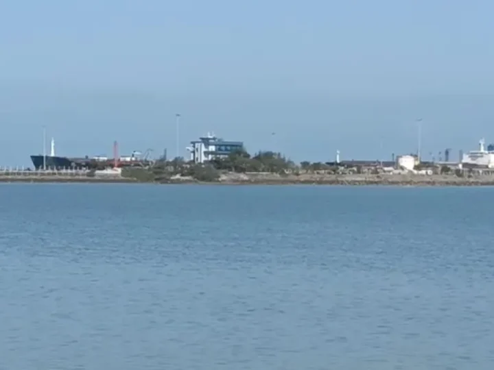 राहत की खबर, 47 हजार टन LPG लेकर गुजरात के वाडिनार पोर्ट पहुंचा भारतीय जहाज “नंदा देवी”