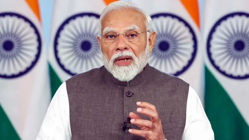 LPG Cylinder को लेकर सियासत तेज, PM ने कहा- अफवाह फैलाने वालों पर नजर रखो, जमाखोरी करने वाले जाएंगे जेल