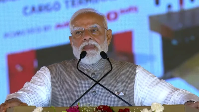 ‘हर 2 मिनट में उड़ेगा एक जहाज, सपा ने नोएडा को बनाया लूट का ATM’, जेवर एयरपोर्ट के उद्घाटन पर बोले PM मोदी