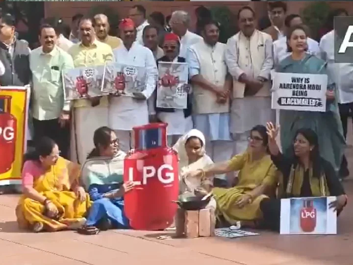 कांग्रेस का सरकार पर हमला, राहुल बोले- पीएम नरेंद्र मोदी खुद घबराए हुए हैं, सदन में नहीं आ पा रहे