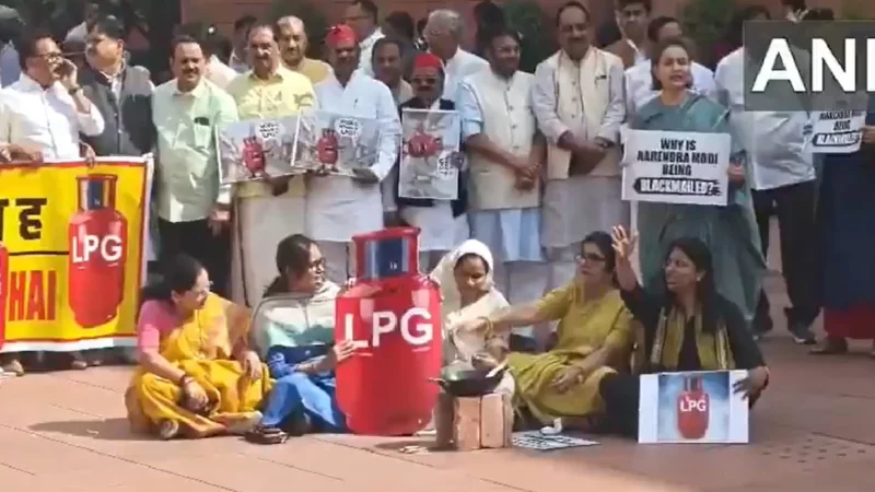 कांग्रेस का सरकार पर हमला, राहुल बोले- पीएम नरेंद्र मोदी खुद घबराए हुए हैं, सदन में नहीं आ पा रहे