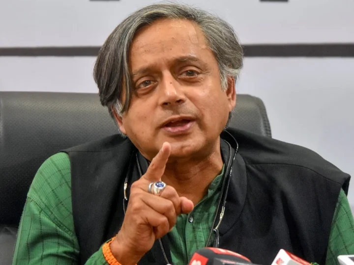 शशि थरूर का मोदी सरकार पर तीखा हमला, Pakistan कर रहा Peace Talks, भारत चुप क्यों?