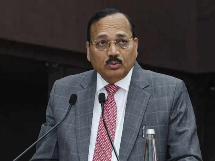 ‘आधी रात को ये सब पिटिशन ड्राफ्ट करते हो क्या? वकील नहीं होते तो जुर्माना लगाता’, शराब से जुड़ी PIL पर भड़के CJI