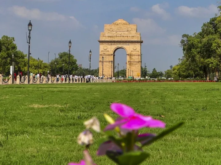दिल्ली की एयर क्वालिटी में जबरदस्त सुधार, AQI पहुंचा 97; बारिश और तेज हवाओं ने किया कमाल