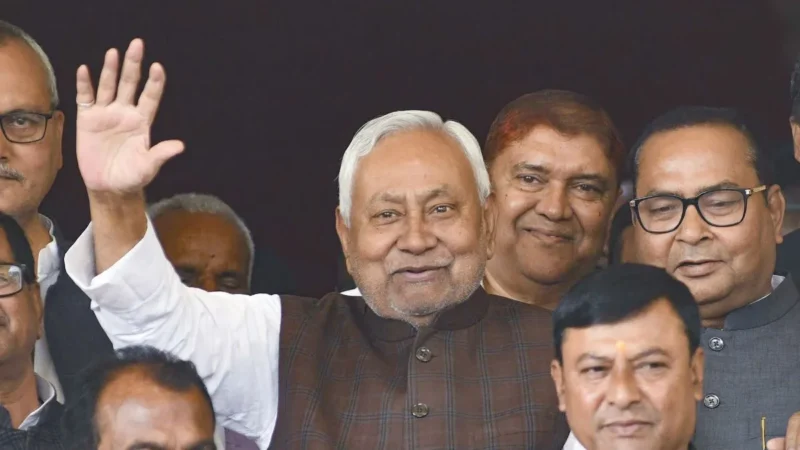 सीएम आवास पर सांसदों और विधायकों के साथ नीतीश की बैठक शुरू, भविष्य की रणनीति पर मंथन