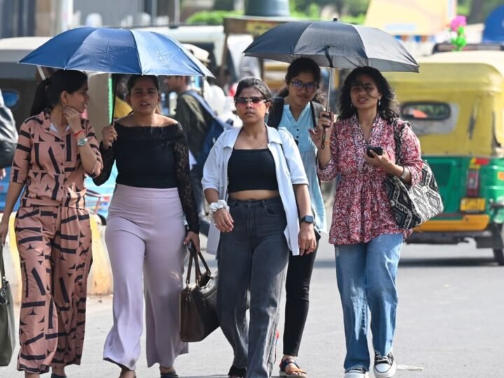 दिल्ली का पारा 36°C, उमस और बादलों के बीच जानें लखनऊ समेत 5 शहरों का तापमान