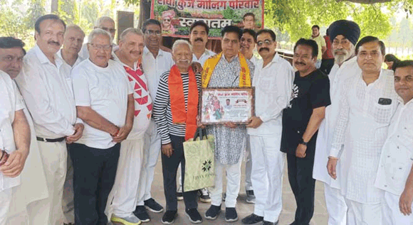 बैसाखी पर्व पर राधा कुंज मौर्निग परिवार द्वारा सम्मान समारोह आयोजित