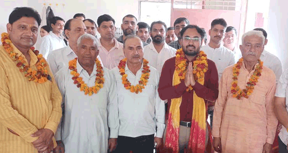 यूपीपीसीसी में 37वीं रैंक हासिल कर समीक्षा अधिकारी बने विशेष प्रजापति, पूरे प्रदेश में रोशन किया प्रजापति समाज का नाम