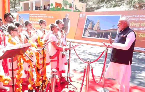 पाइनवुड स्कूल के छात्रों की भक्ति प्रस्तुति ने मोहा मन, प्रधानमंत्री नरेंद्र मोदी के समक्ष बिखेरा संस्कारों का जलवा