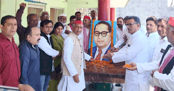 सपाईयों ने भारत रत्न डा.अम्बेडकर को जयंती पर किया नमन
