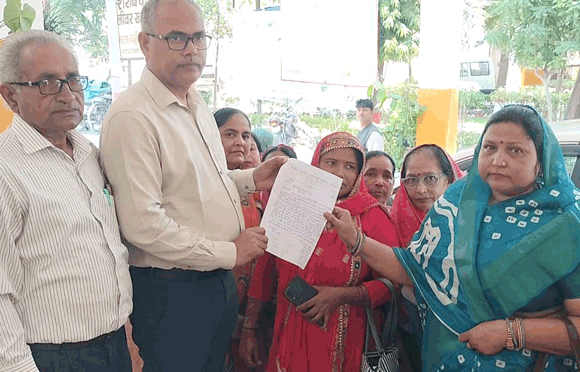 आंगनवाड़ी कार्यकत्रियों ने समस्याओं को लेकर उठाई आवाज, प्रशासन से कार्रवाई की मांग