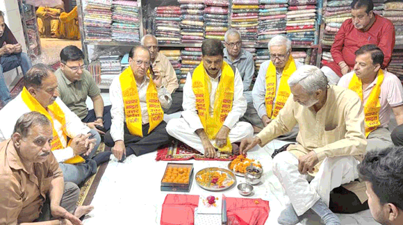 व्यापारियों ने परंपरा और नई उम्मीदों के साथ नए वित्तीय वर्ष का किया स्वागत