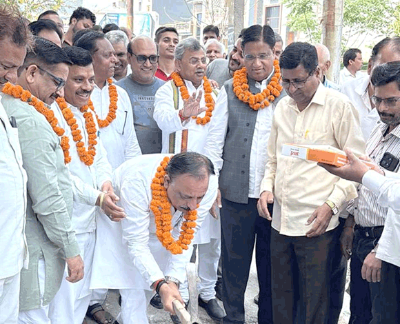 विधायक निधि से बनने वाली सडकों का नगर विधायक, मेयर ने किया शिलान्यास