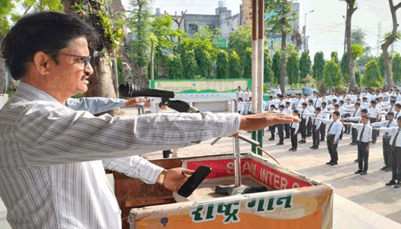 जल संरक्षण पखवाड़ा में स्कूली बच्चों को दिलायी शपथ