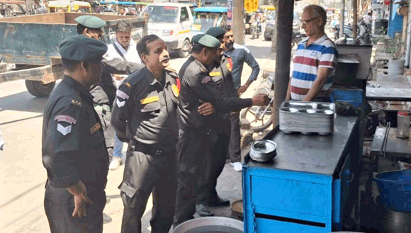 निगम ने 50 दुकानों से हटाया अतिक्रमण, जुर्माना भी वसूला