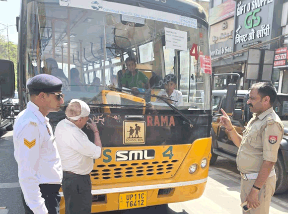 स्कूली वाहनों की सुरक्षा को लेकर चला विशेष अभियान, नियमों के पालन के दिए निर्देश