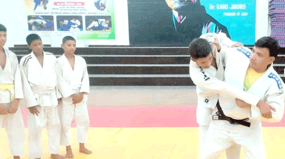 केन्द्रीय प्रशिक्षण शिविर जूडो में दांव-पेच सीख रहे खिलाड़ी
