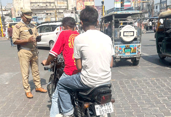 यातायात नियम तोड़ने वालों पर सख्त कार्रवाई, 922 चालान कांटे