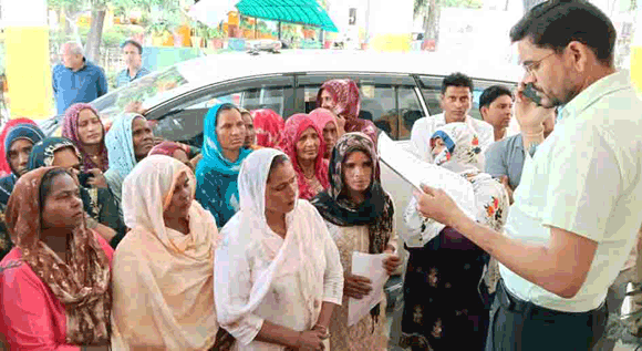 मंदिर के पास शराब ठेके के विरोध में ग्रामीणों का हंगामा, हटाने की मांग