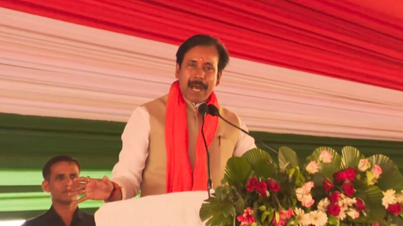 ‘घर में नशे का पेड़ लगा रखा है’, अखिलेश यादव पर बरसे CM योगी के मंत्री, सपा-बीजेपी में छिड़ी जुबानी जंग