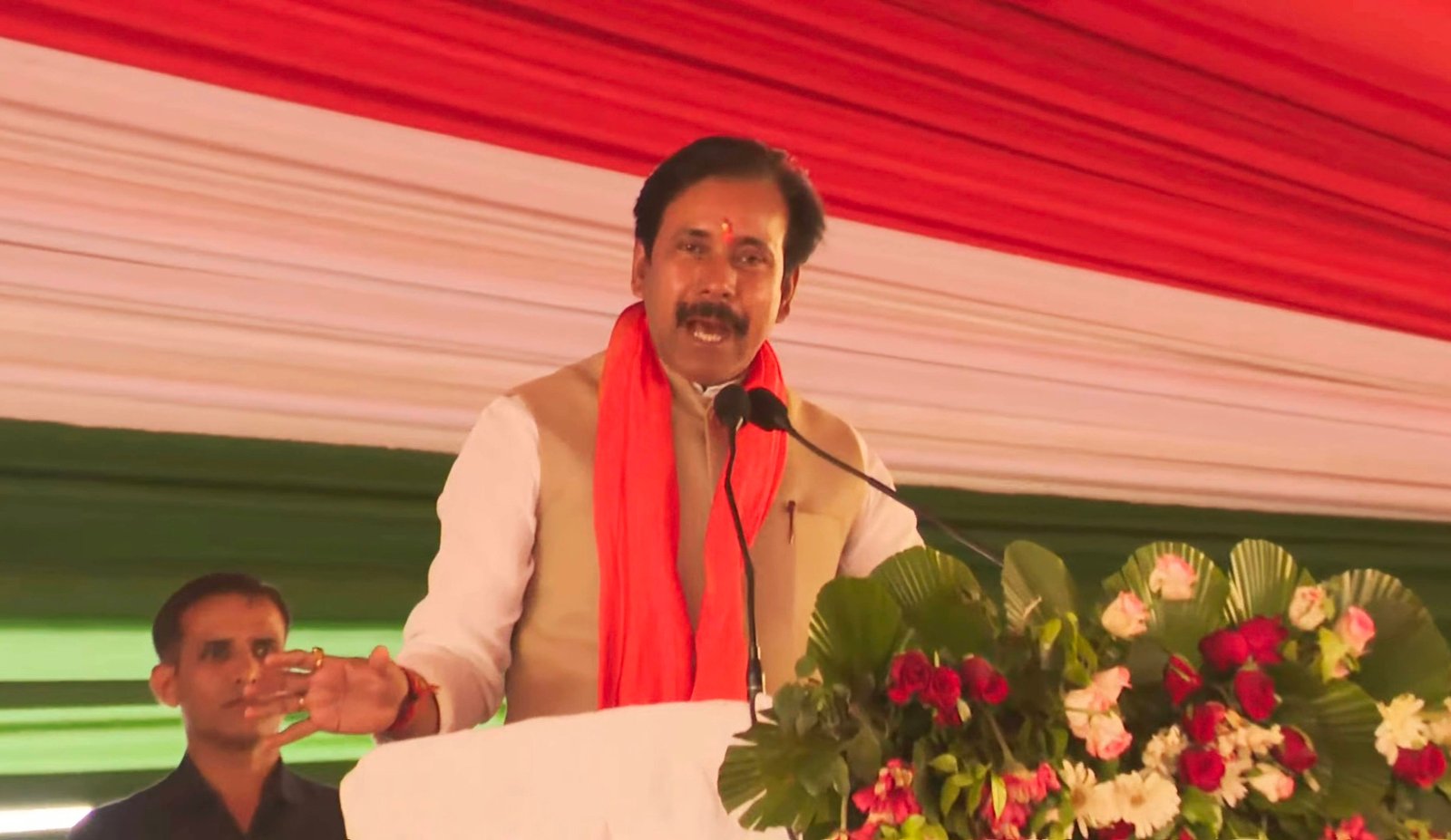 ‘घर में नशे का पेड़ लगा रखा है’, अखिलेश यादव पर बरसे CM योगी के मंत्री, सपा-बीजेपी में छिड़ी जुबानी जंग