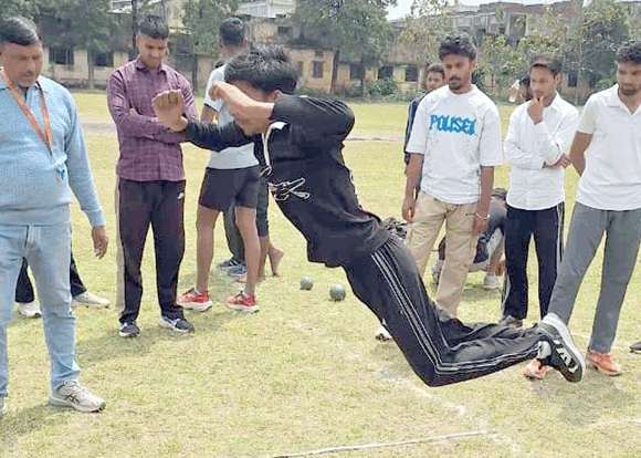 वार्षिक क्रीडा प्रतियोगिता के दूसरे दिन एथलेटिक्स प्रतियोगिता में खिलाड़ियों ने किया उत्कृष्ट प्रदर्शन