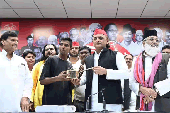 ‘बर्तन सोने में ढलवा लिया..’, फतेहपुर चायवाला विवाद पर अखिलेश यादव ने योगी सरकार पर साधा निशाना