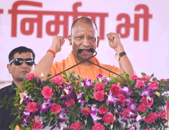 माननीय प्रधानमंत्री जी का सहारनपुर में जनसमूह द्वारा रोड़ शो के माध्यम से किया गया अभिवादन