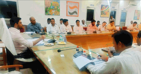 मुख्य विकास जिलाधिकारी की अध्यक्षता में हुई सीएम डैश बोर्ड पर विकास कार्यों की बैठक