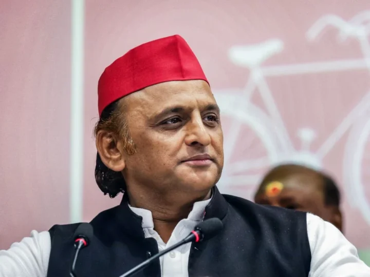 अखिलेश यादव के राज को बताया ‘Lyari Raj’, लखनऊ में लगे पोस्टर पर मचा बवाल