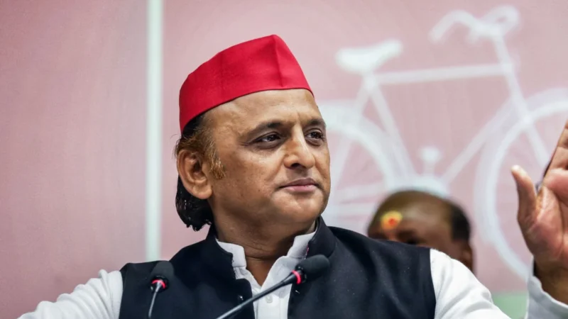 अखिलेश यादव के राज को बताया ‘Lyari Raj’, लखनऊ में लगे पोस्टर पर मचा बवाल