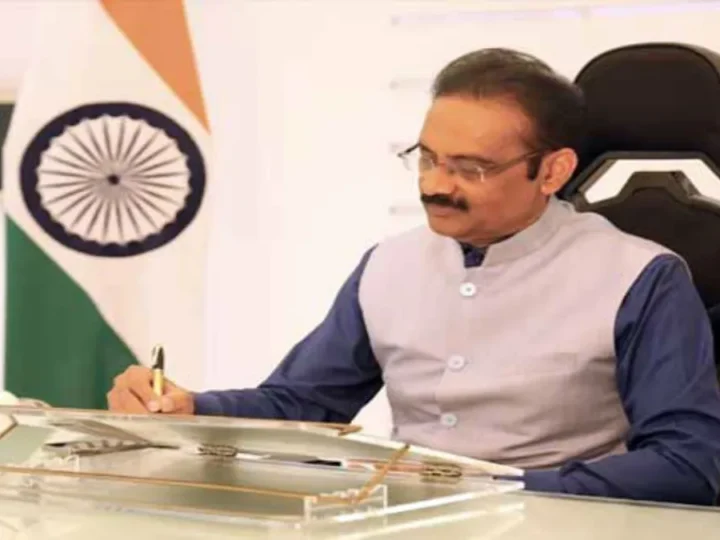 AAP राज्यसभा सांसद अशोक मित्तल के ठिकानों पर ED की छापेमारी, राघव चड्ढा को हटाकर बनाए गए हैं डिप्टी लीडर