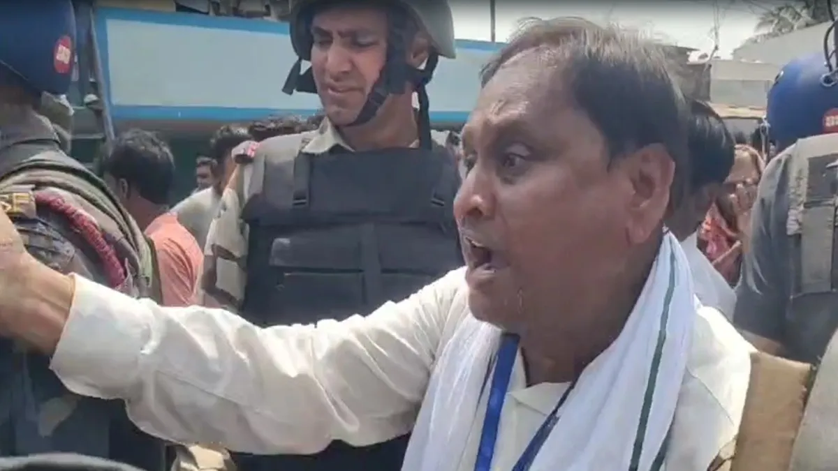 मुर्शिदाबाद में TMC और हुमायूं कबीर आमने-सामने, वोटिंग के बीच हुई तीखी झड़प; बवाल का VIDEO वायरल