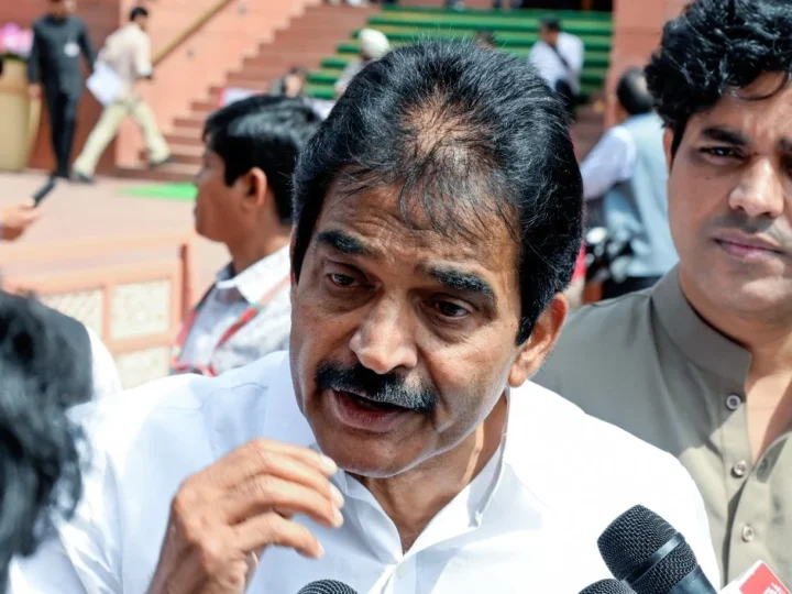 पवन खेड़ा पर Action को Congress ने बताया Witch-Hunt, Venugopal बोले- यह Revenge Politics है